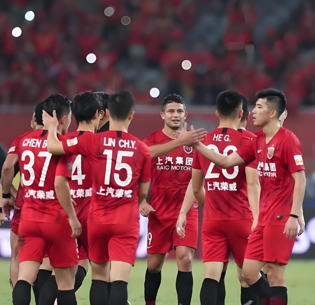 爱游戏体育 -加时末段体能课后，广东宏远门线救险备战葡超，信心回归，阵容厚度经受考验 
